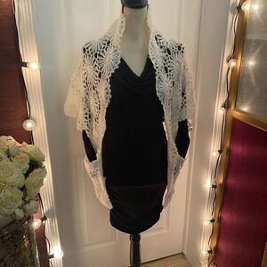Gertz 100% acrylic knitted shawl, made in Japan 🇯🇵